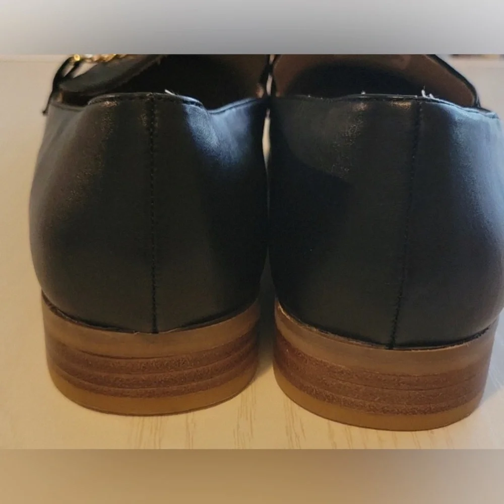 Gloria Vanderbilt Loafers Women’s sz 9 Black leather classic low stacked heel NM
